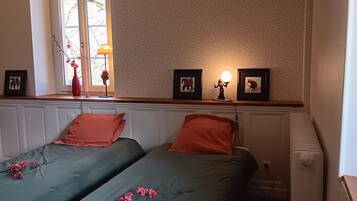 3 chambres, fer et planche à repasser, Wi-Fi gratuit, draps fournis