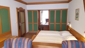 1 bedroom, internet, bed sheets