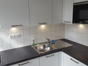 Refrigerador, microondas, horno, placa de cocina