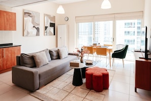 Living area - Elegant 1BD with Stunning Views (Dubai)