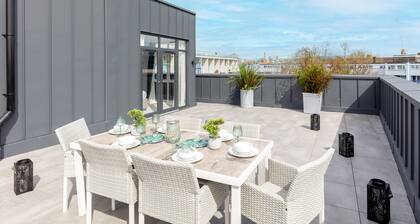 Deluxe South Central Apartment