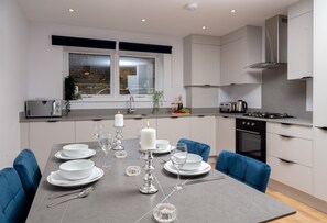 Tủ lạnh, lò vi sóng, lò nướng, bếp nấu