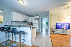 Fridge, microwave, oven, stovetop - Modern 4BR Ocean Block Apt, Walk to the Beach (Ocean City)