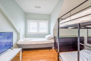 4 Schlafzimmer, Schreibtisch, Bügeleisen/Bügelbrett, WLAN