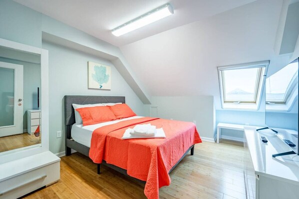 4 bedrooms, desk, iron/ironing board, WiFi