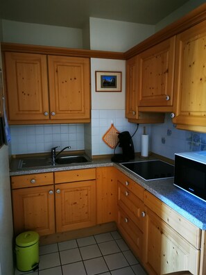 Frigorifero, forno, piano cottura, lavastoviglie