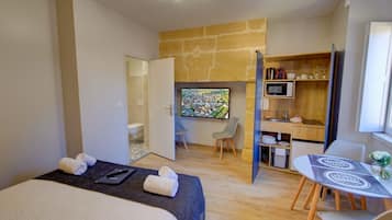 LE LITTERATURE | In-room safe, free WiFi, bed sheets