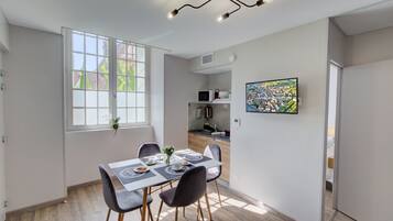 L'ESCAPADE | Private kitchen | Mini-fridge, microwave, stovetop, electric kettle