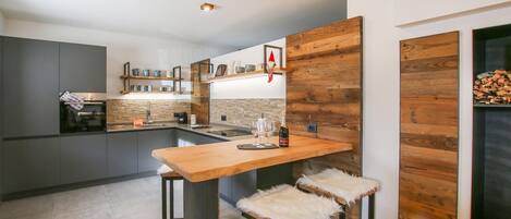 Kühlschrank, Ofen, Herdplatte, Geschirrspüler