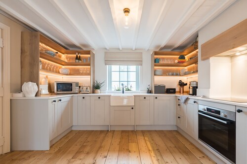 Stunning holiday cottage, sleeping 8 guests