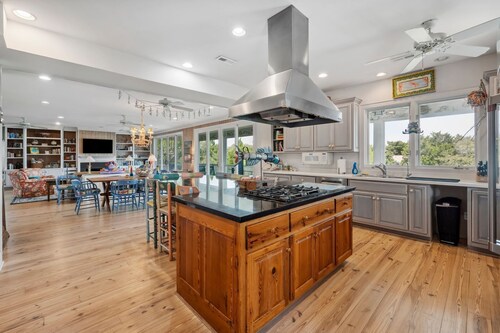 This vibrant family home features 8 bedrooms, and 8 bathrooms, ocean and creek views