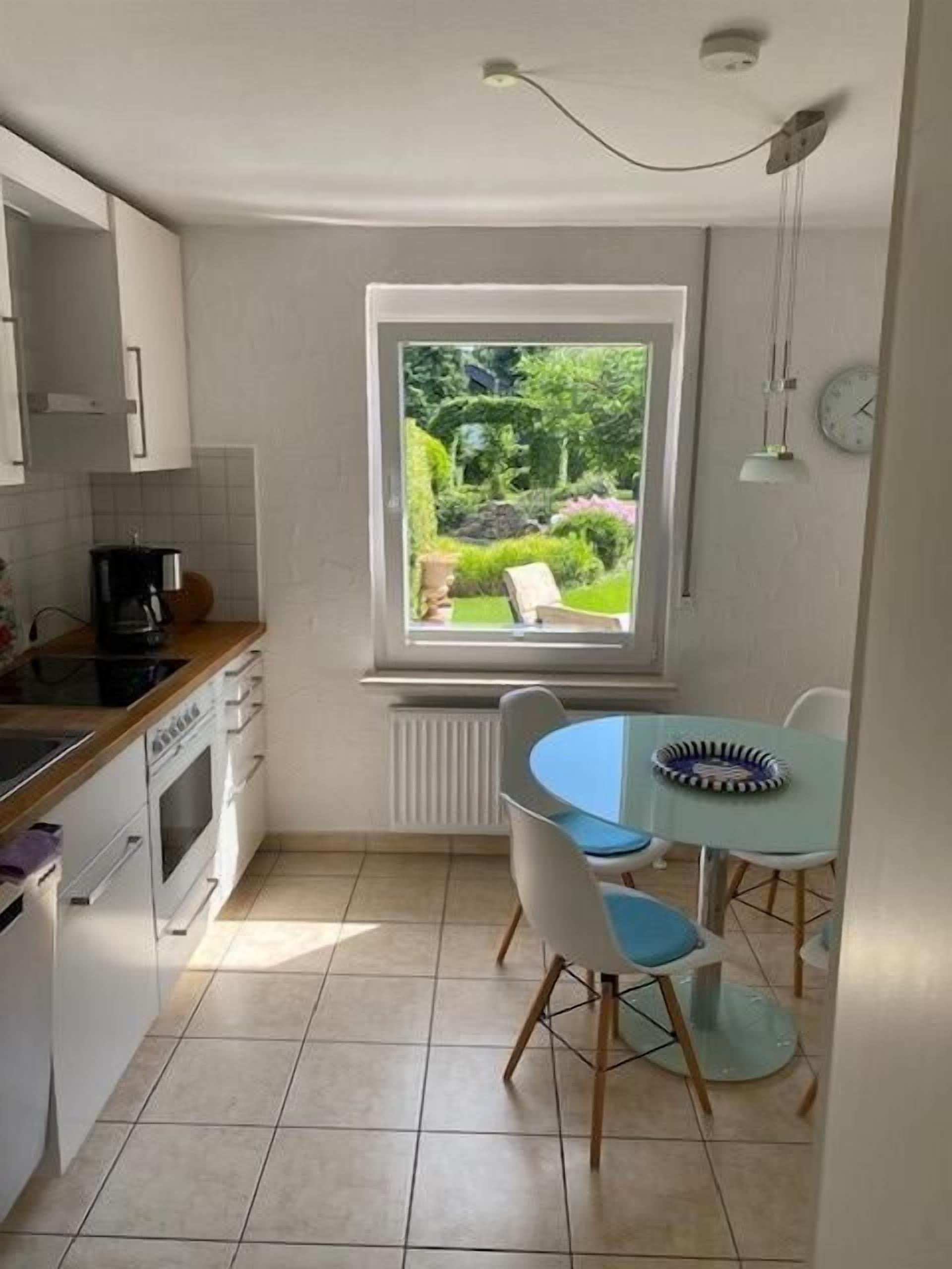 Kühlschrank, Mikrowelle, Herdplatte, Geschirrspüler