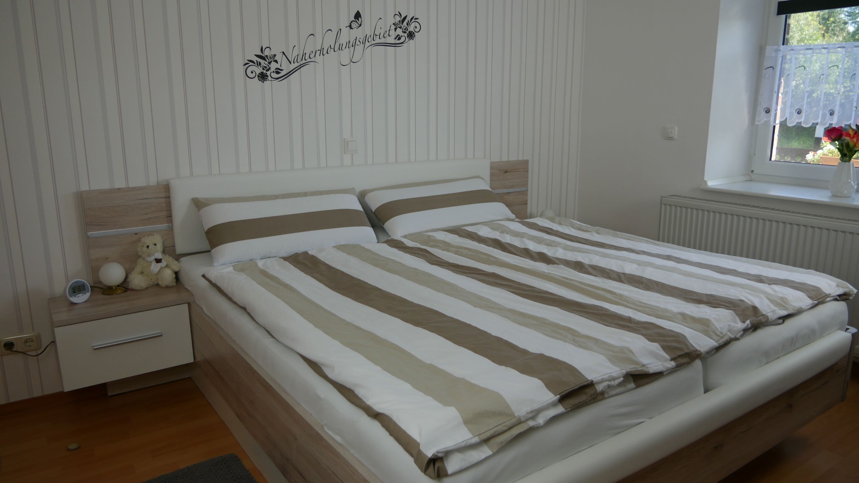 Bügeleisen/Bügelbrett, Internetzugang, Bettwäsche