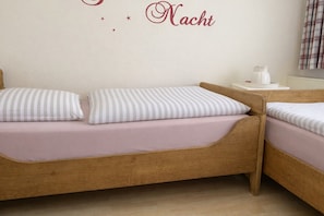 1 habitación, tabla de planchar con plancha, internet y ropa de cama