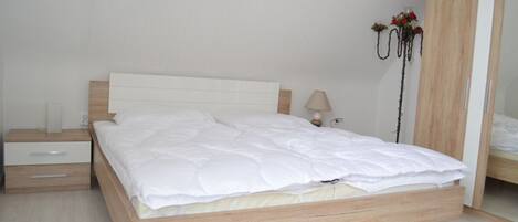 1 chambre, fer et planche à repasser, draps fournis