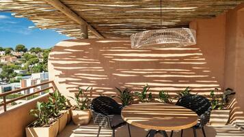 Suite Premium, dans la tour | Terrasse/Patio