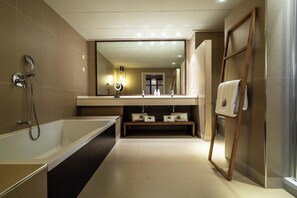 Premium Room, Tower | Bathroom | Separate tub and shower, hair dryer, slippers, towels - Hotel Ritual de Terra & SPA (Teulada)