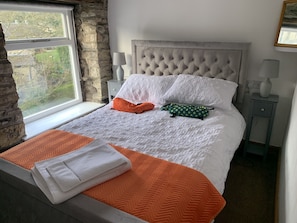 2 habitaciones, decoración personalizada y muebles diferentes 