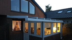 Exterior - Ferienhaus mit Terrasse und Meerblick (Lübeck)