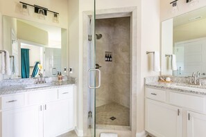 Hair dryer - Unbeatable location for the best experiences in Central Kentucky (Lexington)