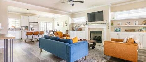 Fernseher, Kamin, Arbeitsbereiche