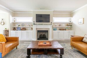 TV, fireplace, offices