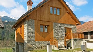 A wooden house with stone accents, a chimney, and a staircase leading to the entrance. - Stunning private villa for 4 people with WIFI and TV (Ovaro)
