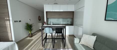 Deluxe Studio | In-room dining