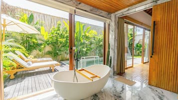 Familienvilla, eigener Pool | Badezimmer | Dusche, Regendusche, Handtücher, Seife