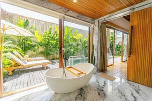 Vila Keluarga, kolam renang pribadi | Kamar mandi | Shower, pancuran hujan, handuk, dan sabun