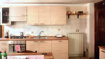 Microonde, forno, piano cottura, lavastoviglie