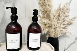 Hair dryer, towels - Top floor apt in central Buxton (Derbyshire)