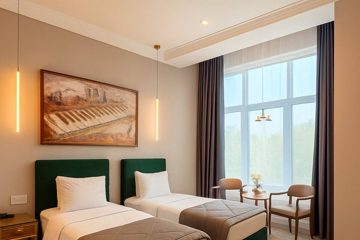 Deluxe Twin Room | In-room safe, individually decorated, desk, laptop workspace