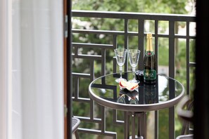 客室内のダイニングエリア