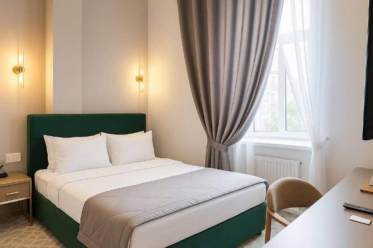 In-room safe, desk, laptop workspace, soundproofing