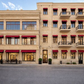 Front of property - Maestro Address Hotel (Baku)
