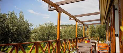 House | 2 bedrooms, desk