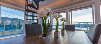 Iconic Red Top of the Battery Ocean & City View