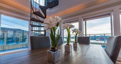 Iconic Red Top of the Battery Ocean & City View