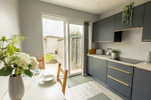 Two bed in Harrogate with spacious enclosed garden