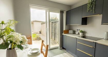 Two bed in Harrogate with spacious enclosed garden