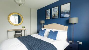 2 bedrooms, desk, iron/ironing board, WiFi