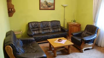 Deluxe Suite | 1 bedroom, desk, soundproofing, free WiFi