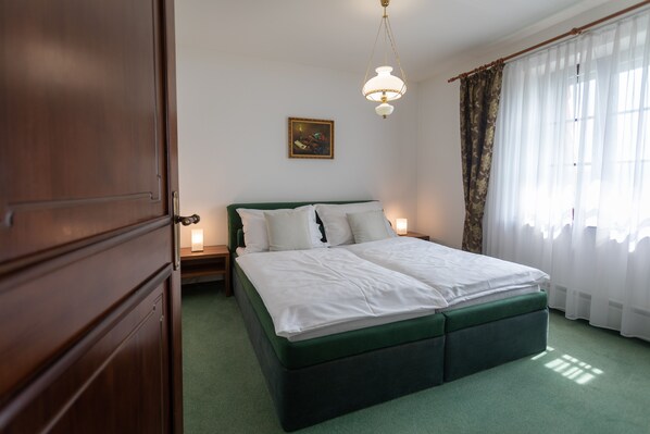 Business Room | 1 bedroom, desk, soundproofing, free WiFi