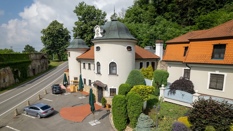 Zámeček pod hradem - hotel
