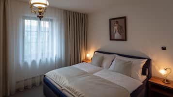 1 bedroom, desk, soundproofing, free WiFi