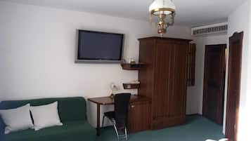 Business Room | 1 bedroom, desk, soundproofing, free WiFi