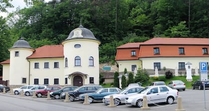 Zámeček pod hradem - hotel