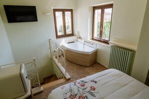 Luxury Room, Jetted Tub | 1 bedroom, free minibar, soundproofing, free WiFi - La Casa Delle Api  (Offida)