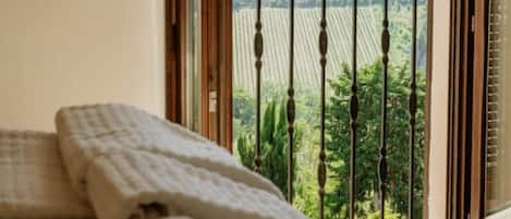 Comfort Room, Sauna | 1 bedroom, free minibar, soundproofing, free WiFi